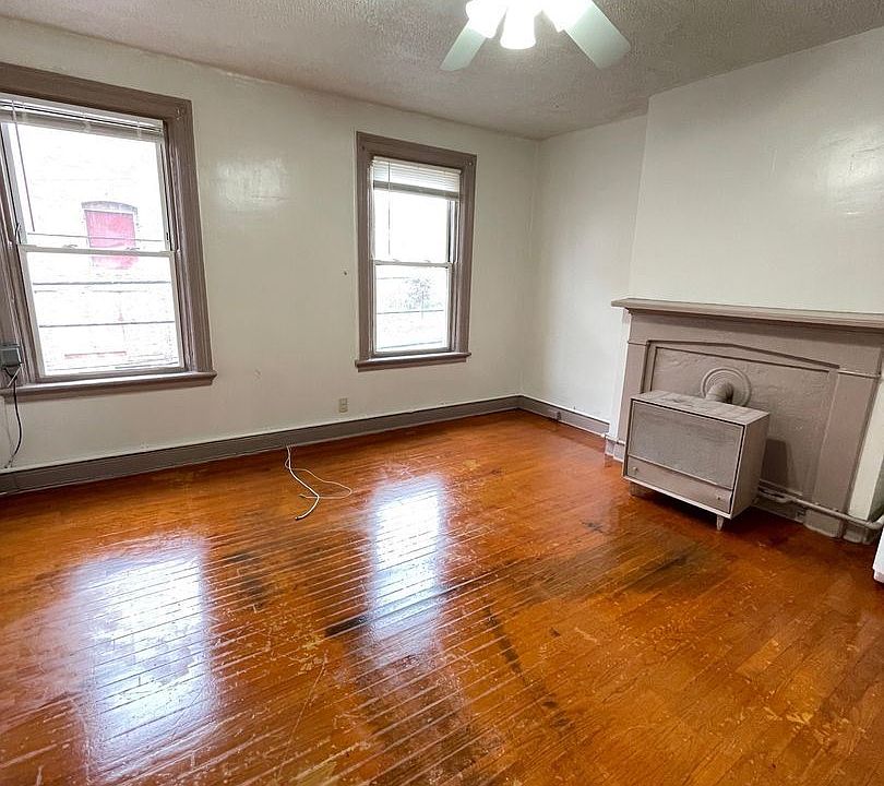 1st image of 93 Ann St Floor 2