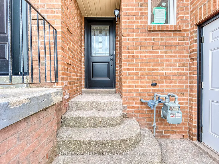 1210 Leewood Dr — Photo 2
