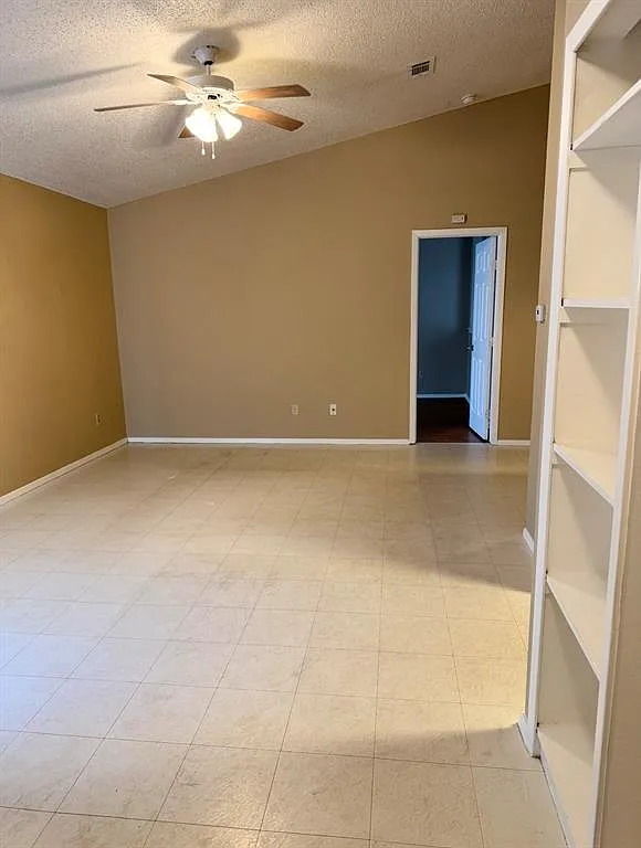 2 bed, 2.0 bath, 888 sqft, $1,290 — Photo 4