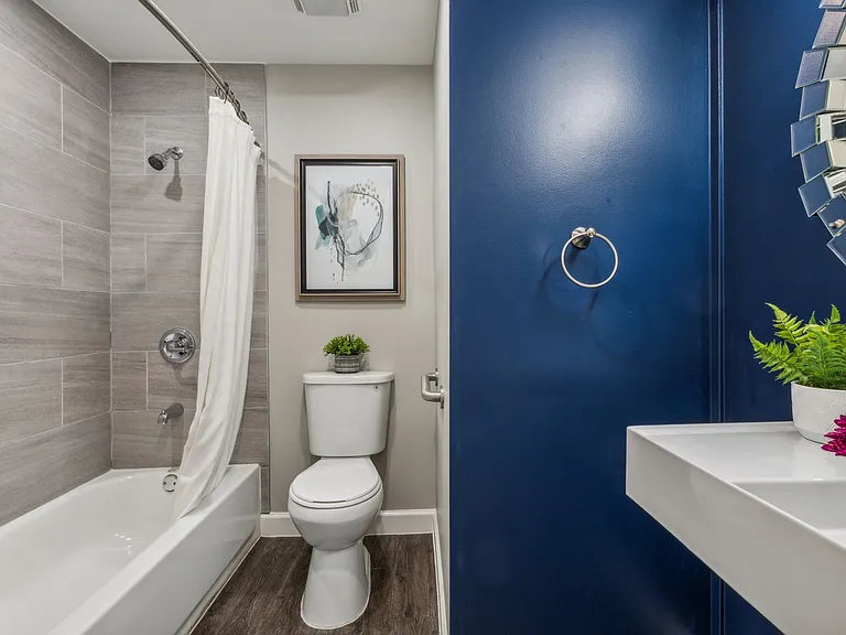 The Ashley at Bluffview Apartments — Photo 44