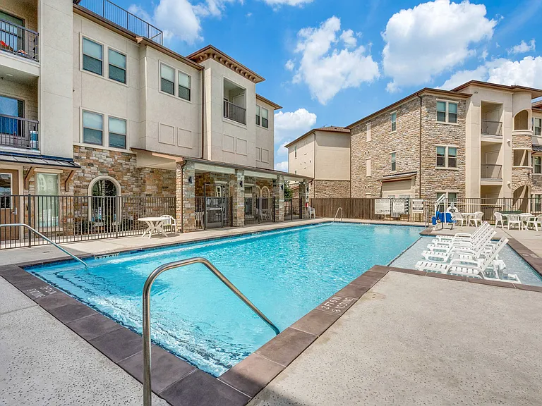 Palladium Crestway — Photo 19