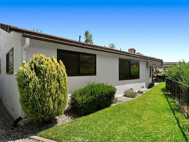 1310 J Lee Cir — Photo 4