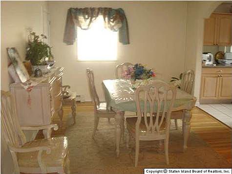 4th image of 271 Evergreen Ave