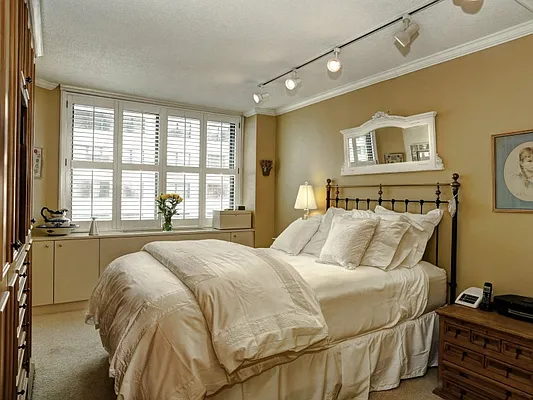 Sold by Sotheby's International Realty | media 32