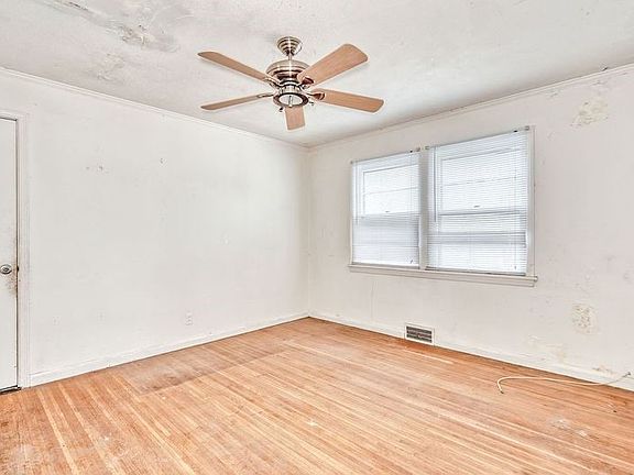 12th image of 262 Commodore Pkwy