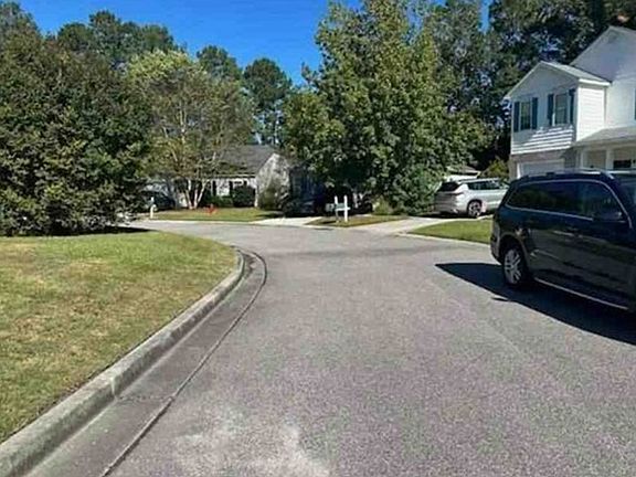 Exterior Neighborhood (street photo)