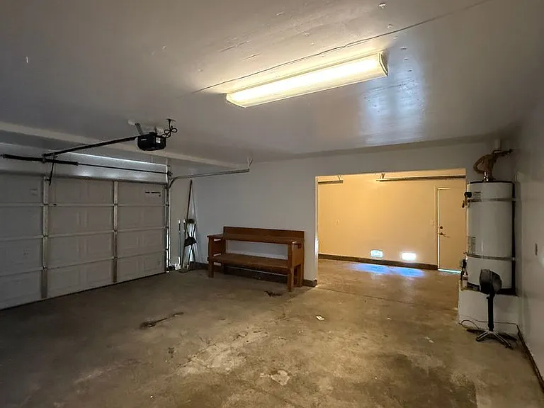 300 Grove Ct — Photo 24