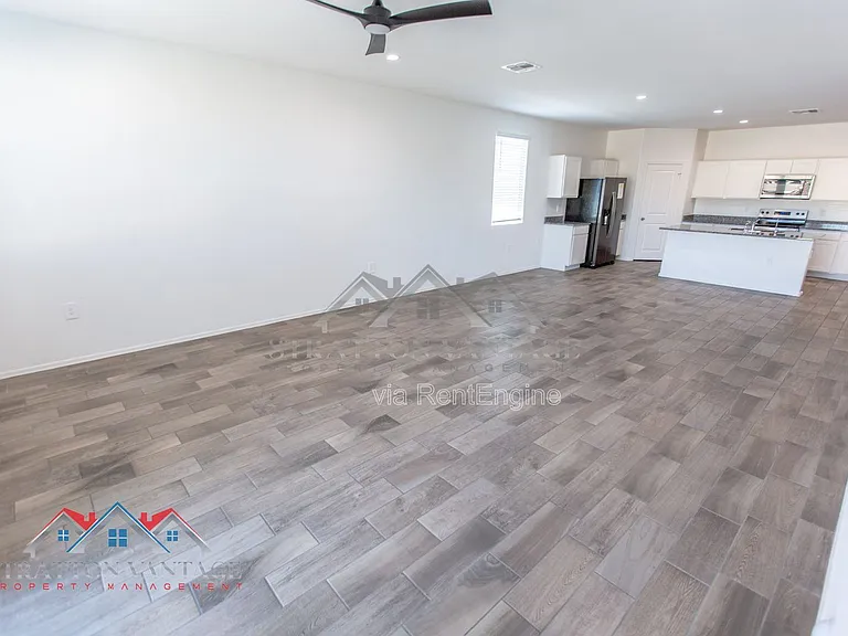 1330 W Hess Ave — Photo 26