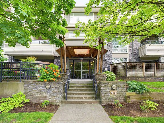 3rd image of 3150 Vincent St #205