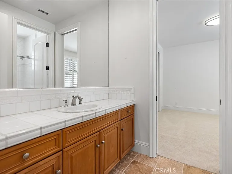 17 Colonial Dr — Photo 20