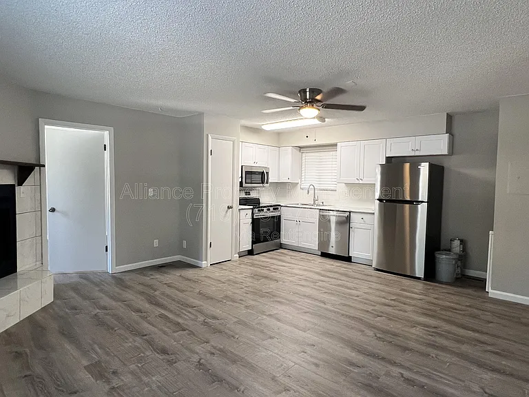 2462 E Willamette Ave — Photo 2