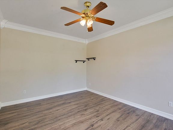 3rd image of 701 Oaklands Dr