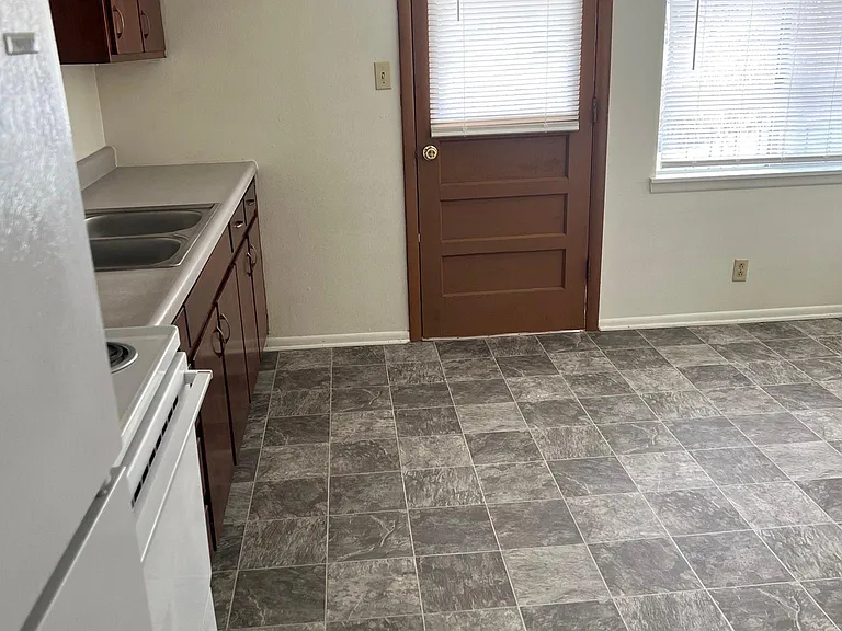Dellwood Apartments — Photo 7
