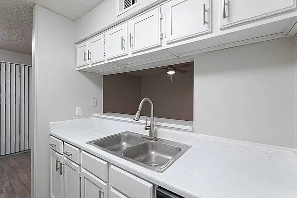 City Crest Apartments — Photo 19