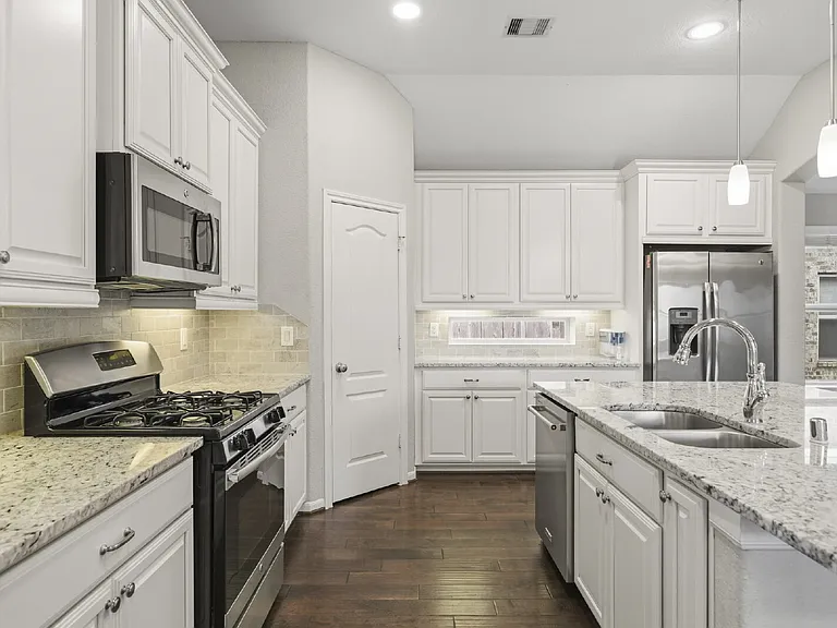 217 Brookwood Park Ln — Photo 5