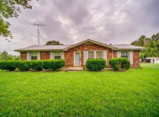 1377 Deal Rd, Burns, TN 37029