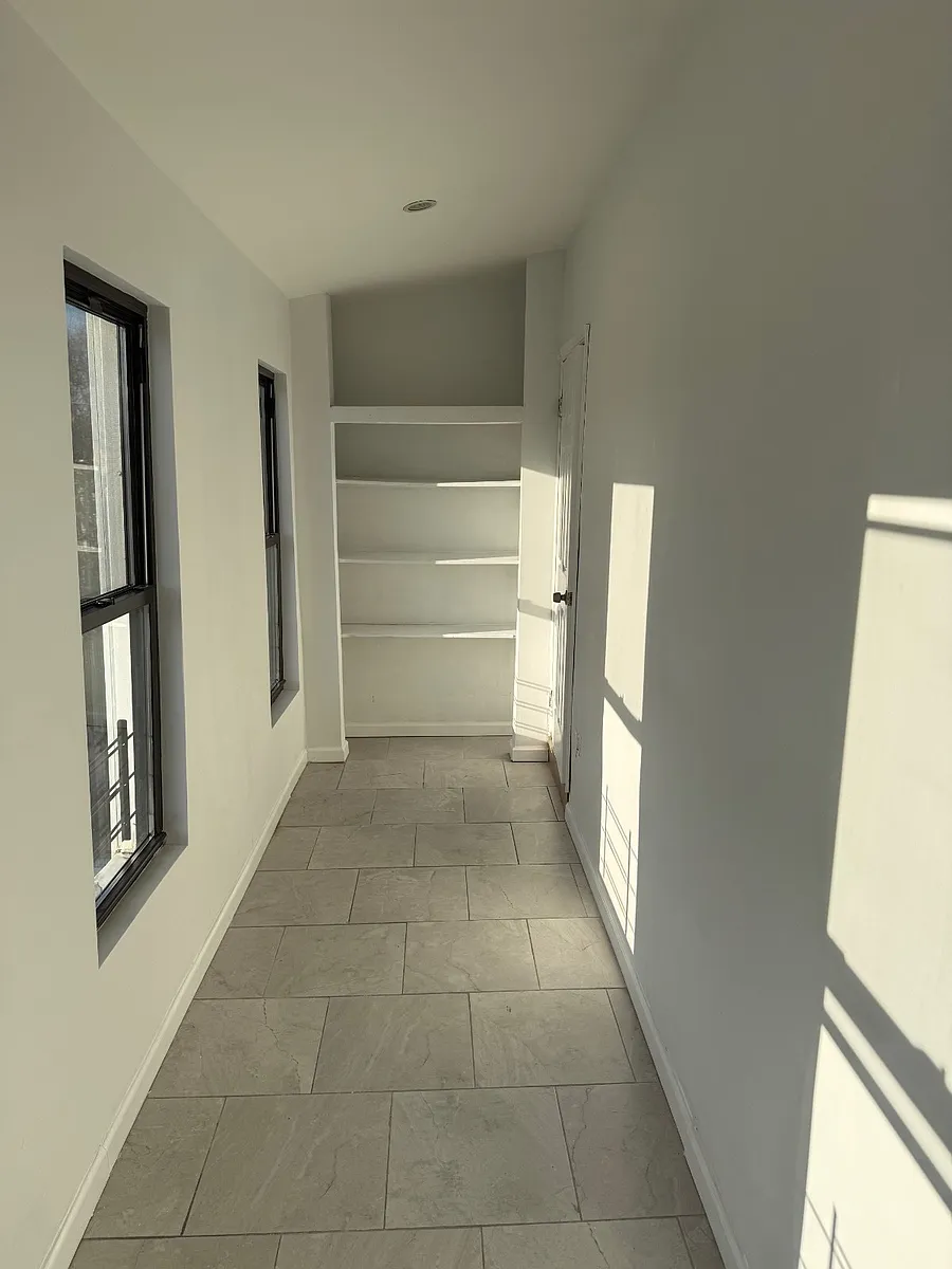 Building Photo - 18XX Bronxdale Ave #2