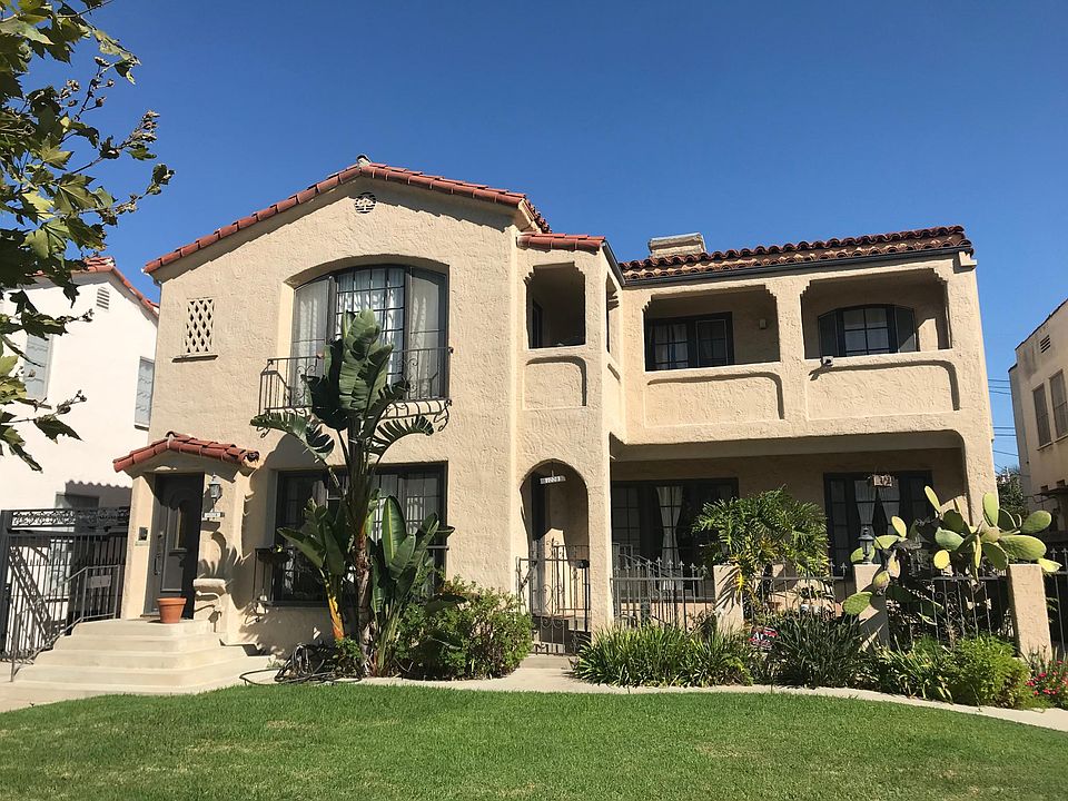 Gorgeous lower unit in Carthay Square duplex!