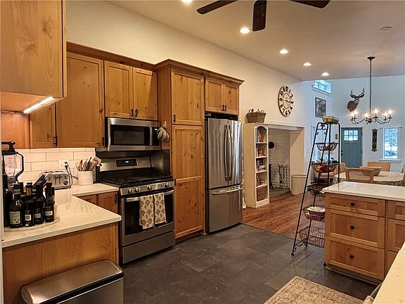 3rd image of 332 Upper Dutch Hill Rd