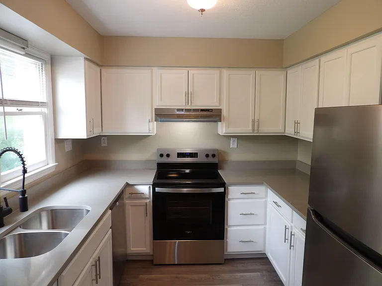 902 Plaza Dr #5 — Photo 23