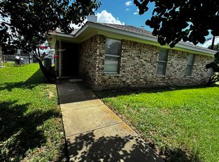 215 Matt Pl, Grand Prairie, TX 75051