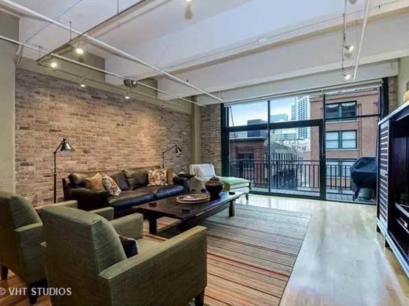 400 W Ontario St APT 504, Chicago, IL 60654