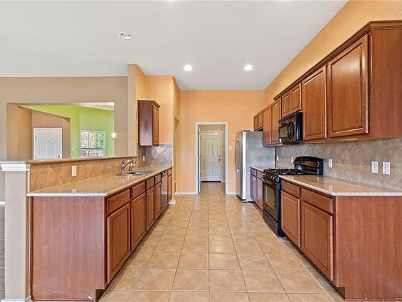 5th image of 354 Camelia Pkwy