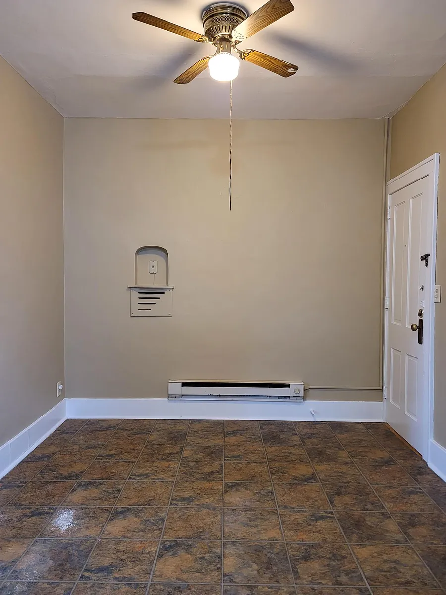 Building Photo - 404 N Minnesota St #4