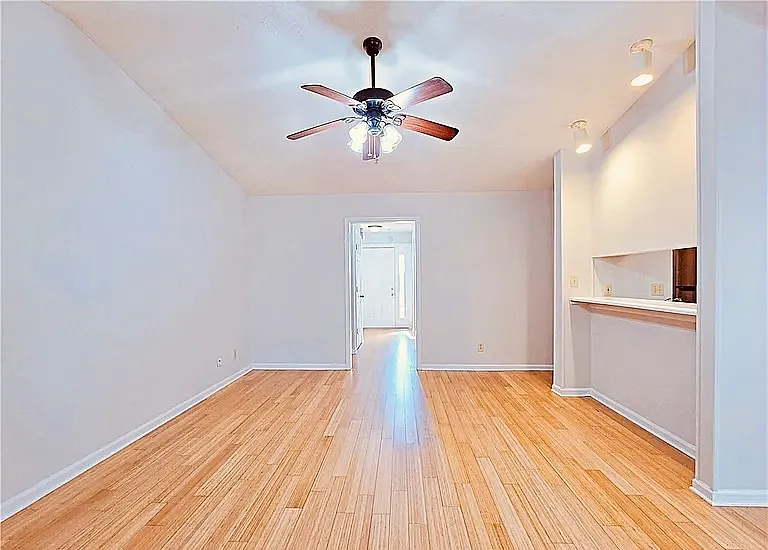 259 Waterdown Dr #11 — Photo 5