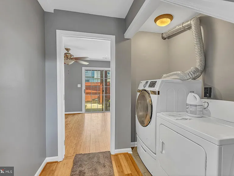 9456 Sea Breeze Ct — Photo 8