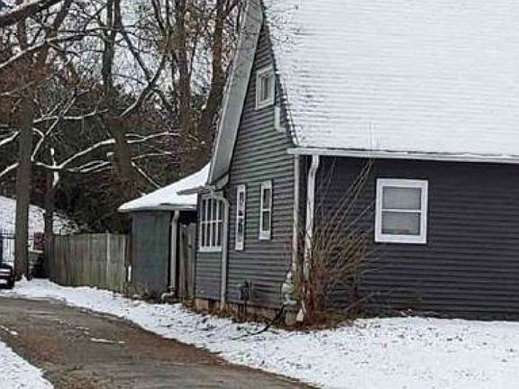 3rd image of W293N5564 Merton Ave