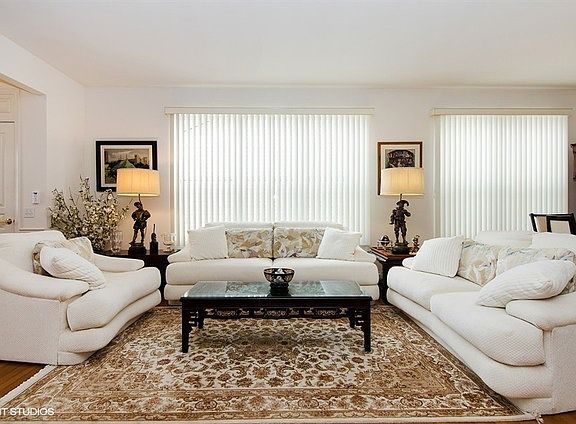 3rd image of 13537 Wildwood Ln