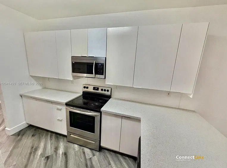 3 bed, 2.0 bath, 1502 sqft, $3,200 — Photo 1