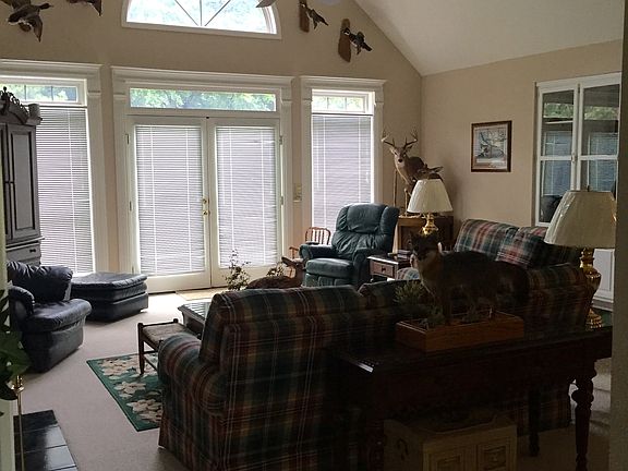 4th image of 723 Julie Dr