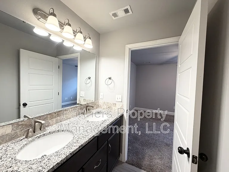 5910 NW Hancock St — Photo 6