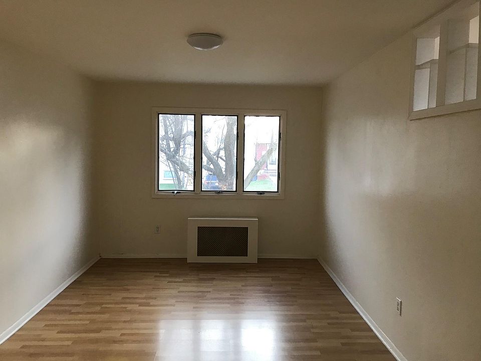 1st image of 29 Adams Ave Floor 1
