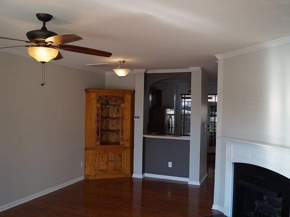 Livingroom facing Kitchen 1