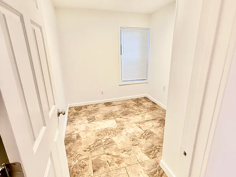 a bonus flex room (7.5' x 7.5') ideal for a home office, guest space, or extra storage.