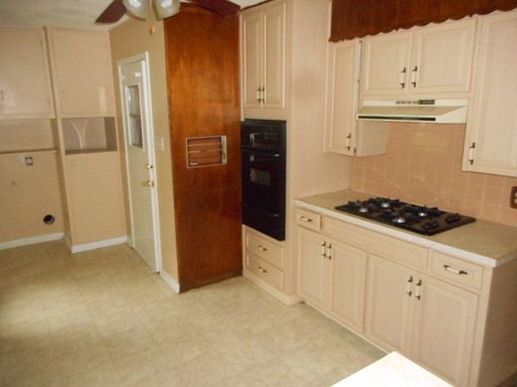 5th image of 2500 SE 14th St