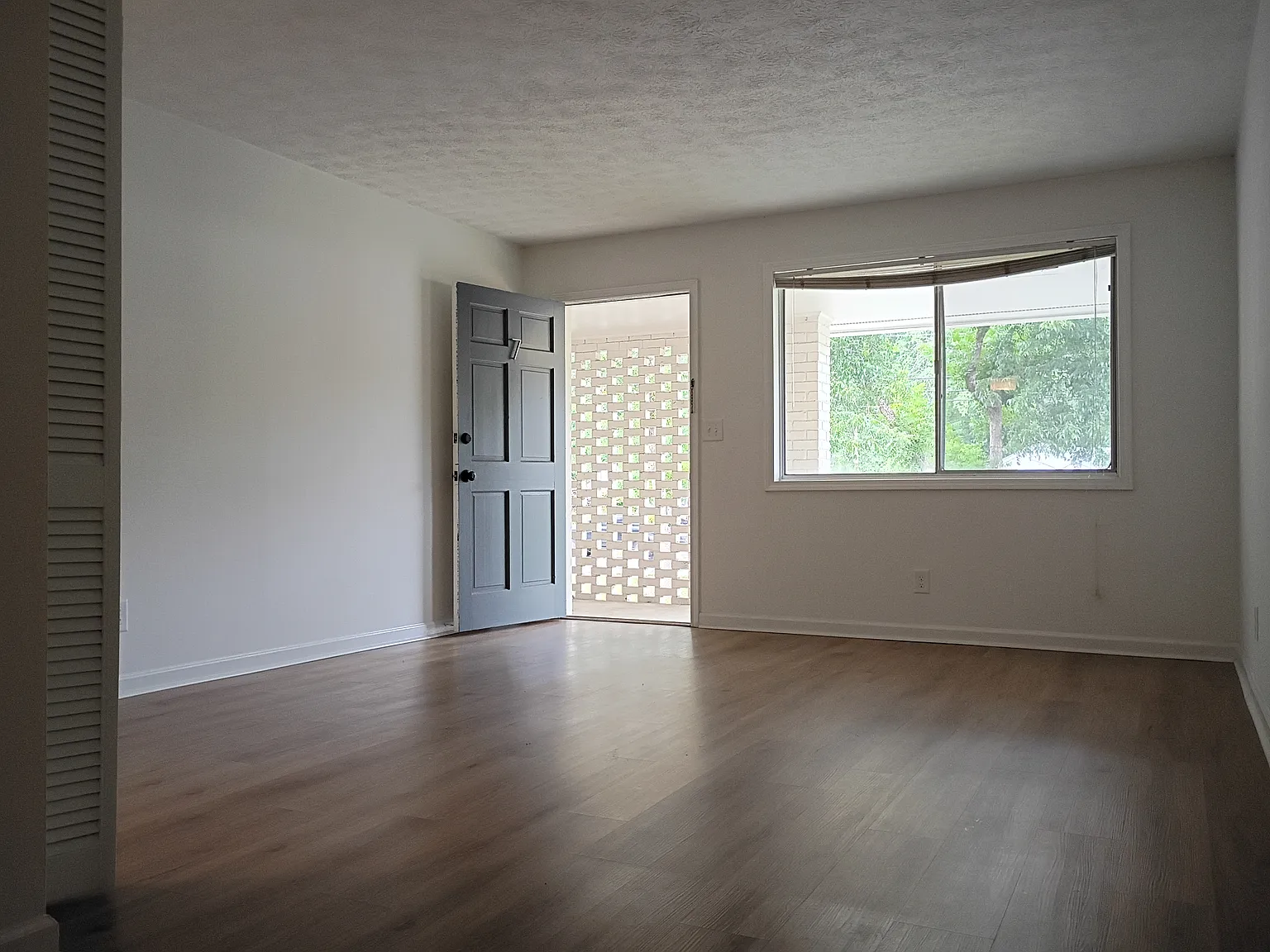 2 bed, 1000 sqft, $1,500 — Photo 2