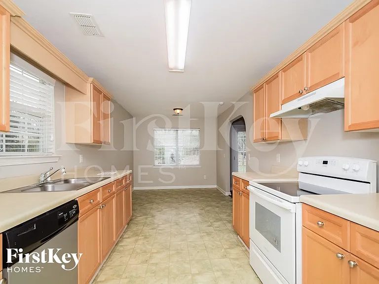 127 Renwick Ln — Photo 6