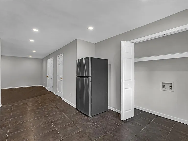 660 Queen St SW #A — Photo 38