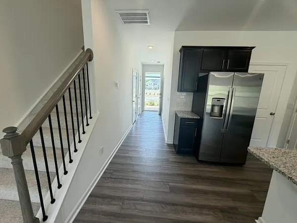 445 Venetian Dr — Photo 4