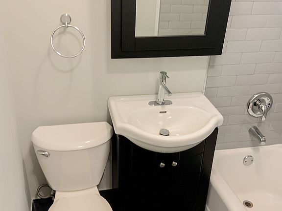 4th image of 2900 N Clark St #2878-1