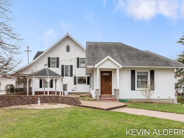 201 N Woodworth St, Corunna, MI 48817