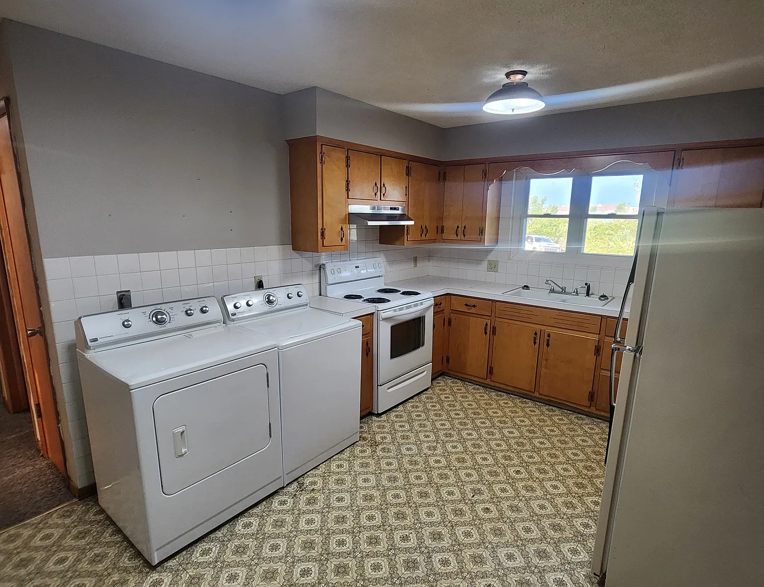 2 bed, 1100 sqft, $1,000 — Photo 2