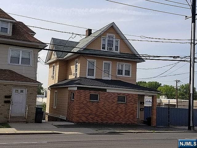 1st image of 570 Grand Ave