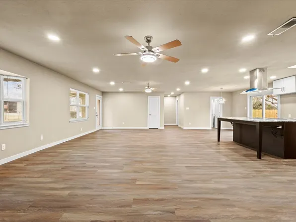 612 S Mills Dr, Euless, TX 76040