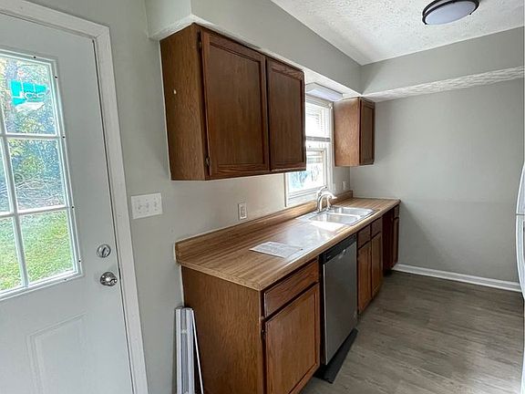 3rd image of 1661 Foxhaven Ct APT 1