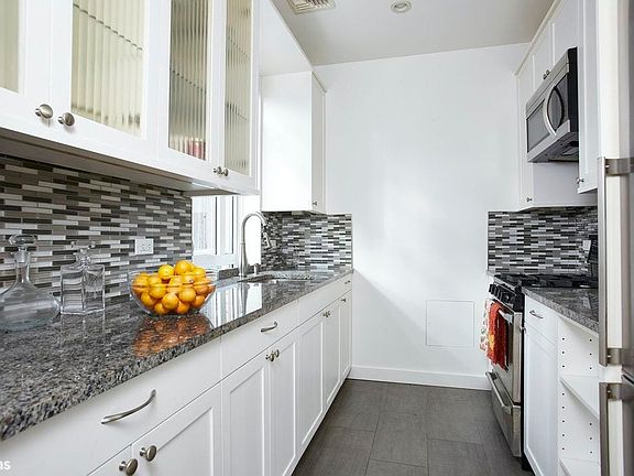 4th image of 25 Central Park W APT 20I